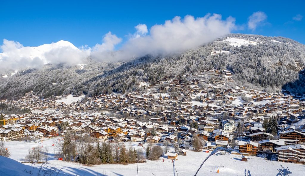 Stay in Morzine in the French Alps between alpine skiing and snowshoeing