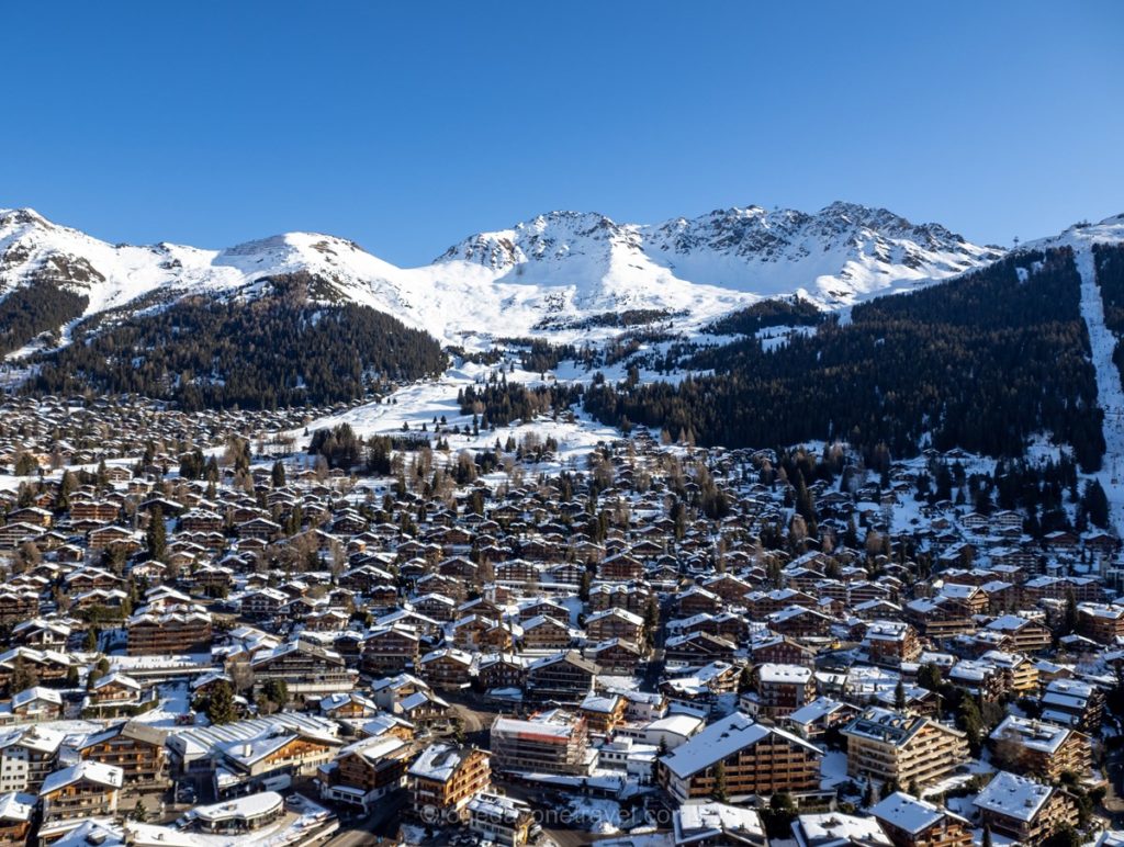 Verbier: Winter sports holidays between skiing, paragliding, snowshoeing and sledding